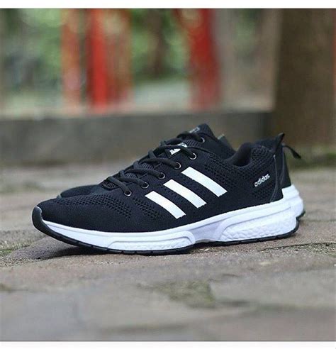 sepatu adidas casual supporter.